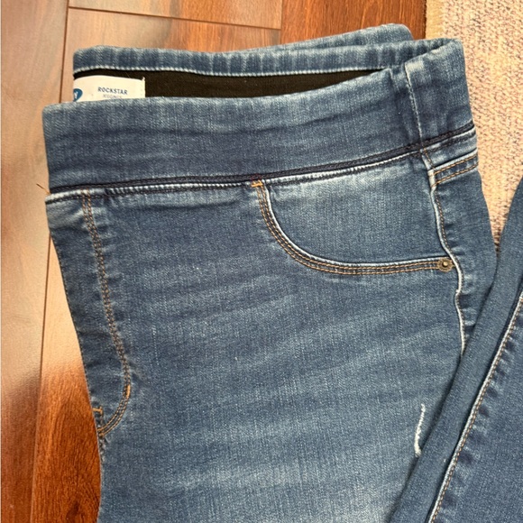 Old Navy Rockstar jeggings - Picture 3 of 4